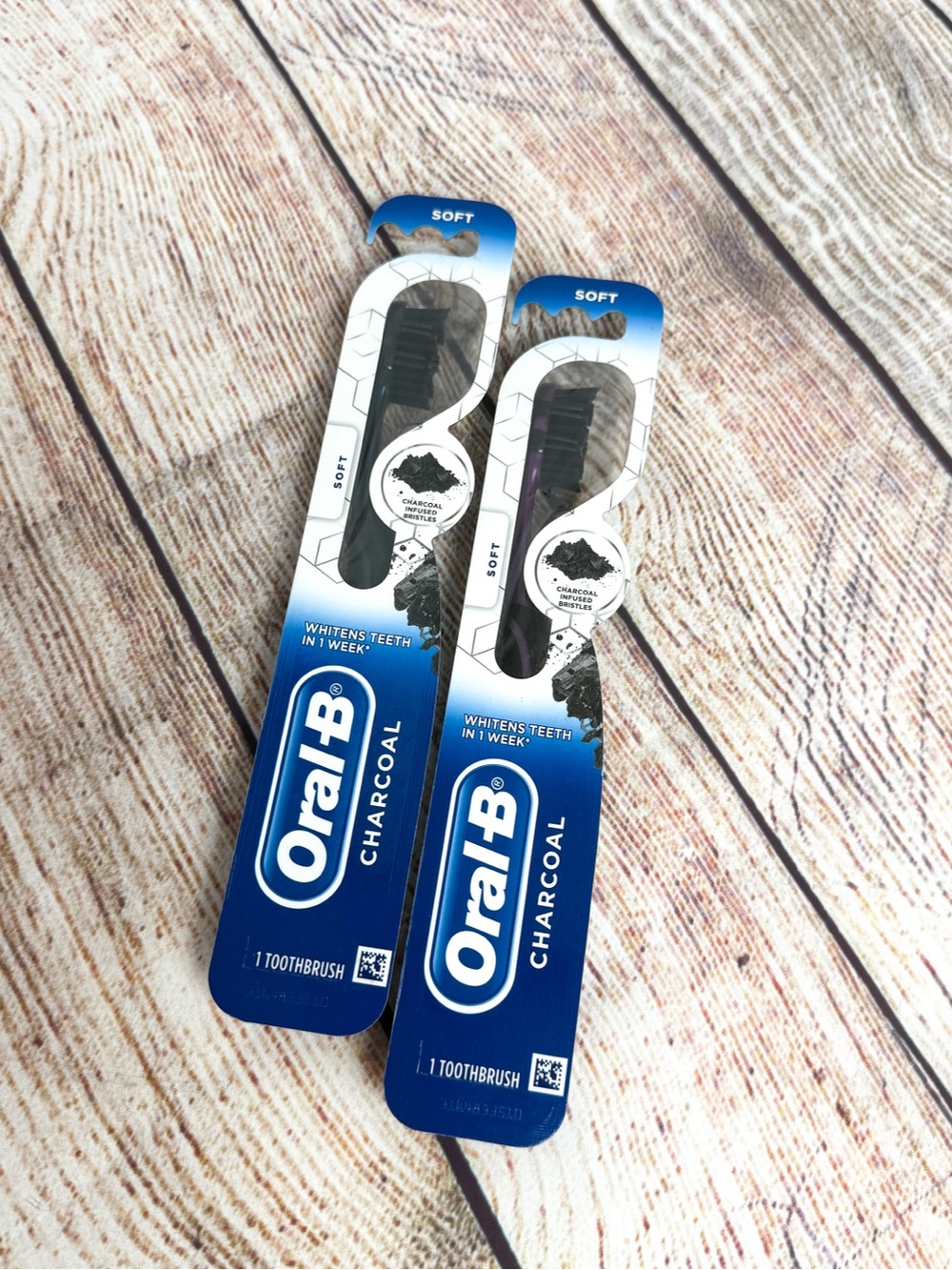 New Oral B Charcoal Manual Whitening Toothbrush Soft 2ct
